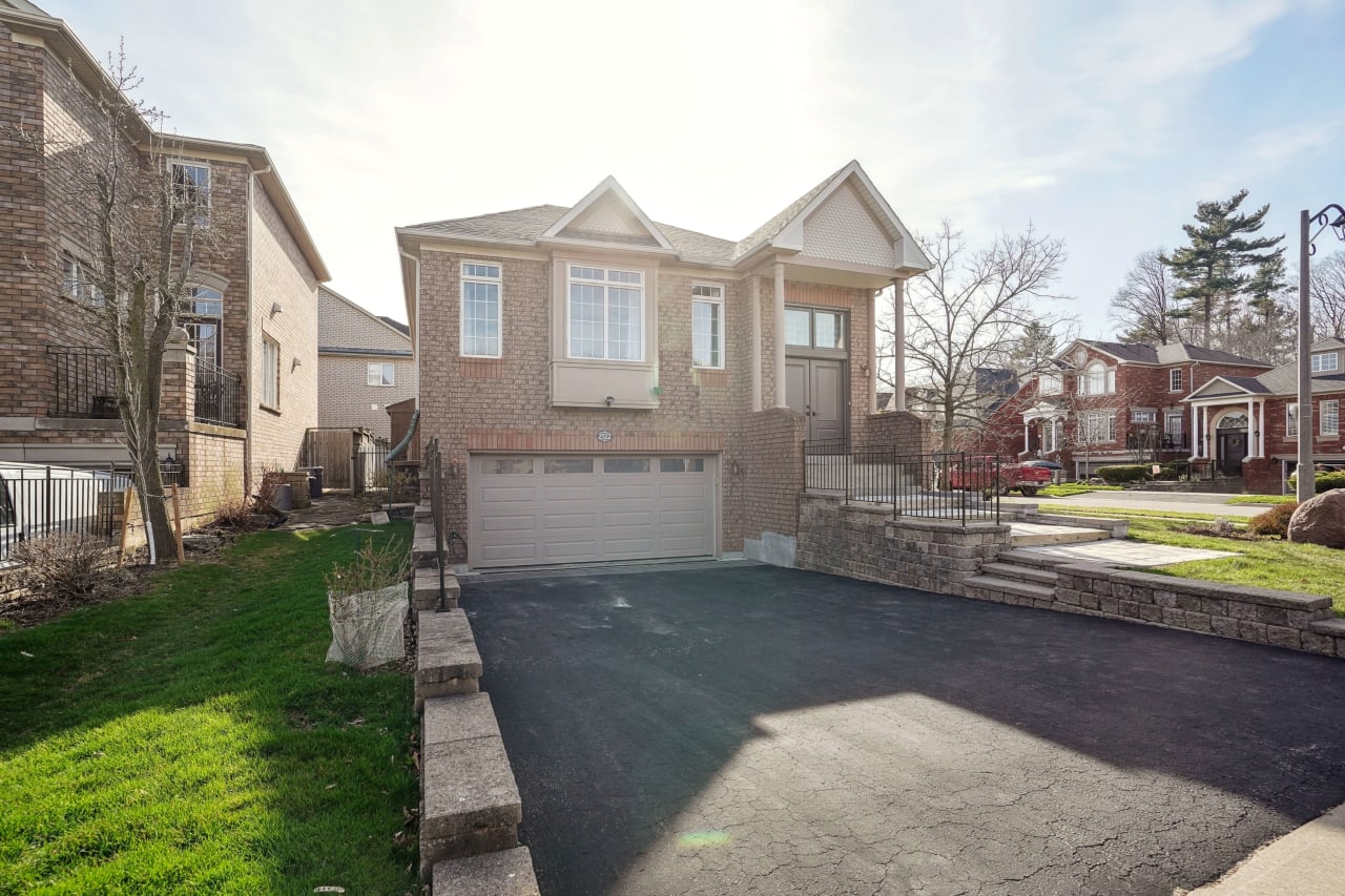 Raised Bungalow in desirable Westoak Trails