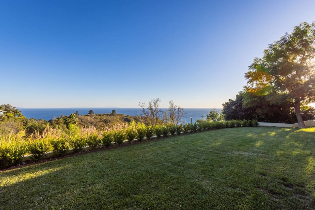 Entire Malibu Estate, 2 Hot tubs, Guest house