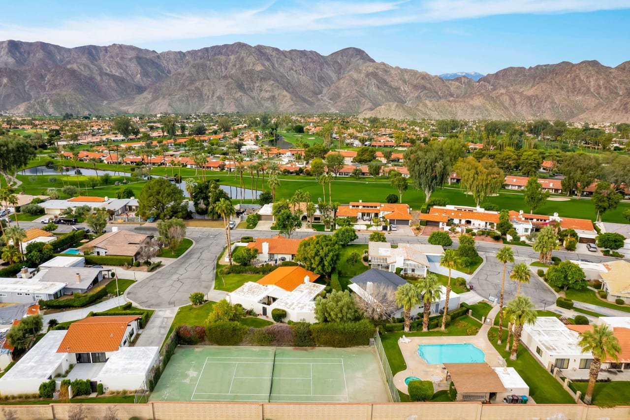 Palm Springs Bungalow Ambiance at Montero Estates