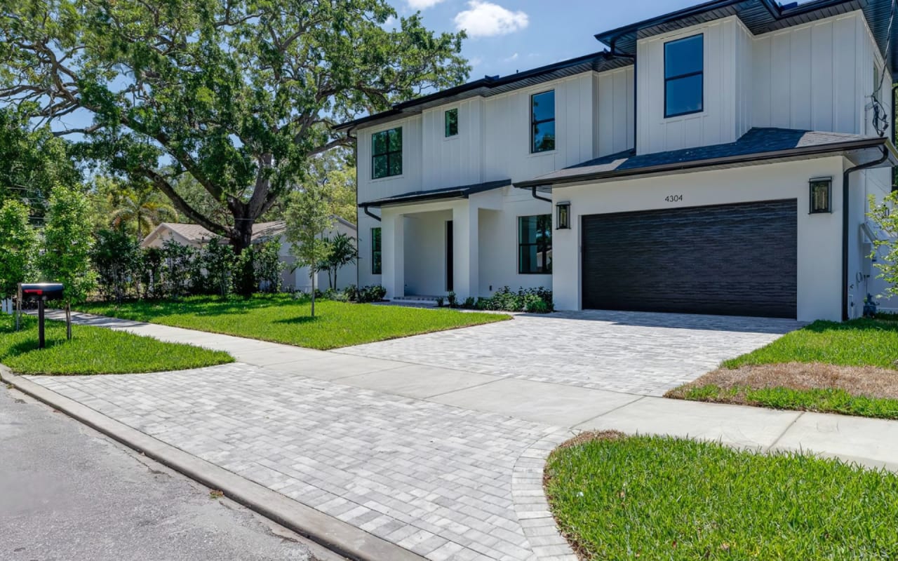 Staging Your South Tampa Home for Sale: Creating Irresistible Appeal for Single-Family Buyers