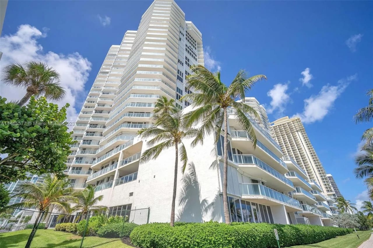 16445 Collins Ave Apt 2626