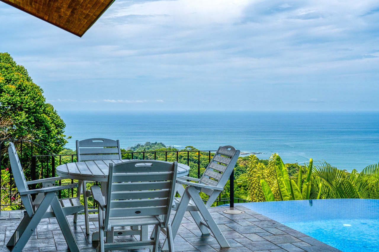 Best Views in Dominical – Home with Apartment and Infinity Pool