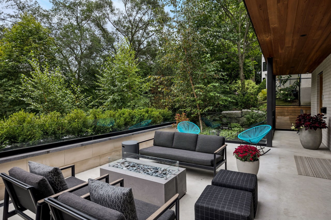 Ellis Park - High Park Contemporary Home