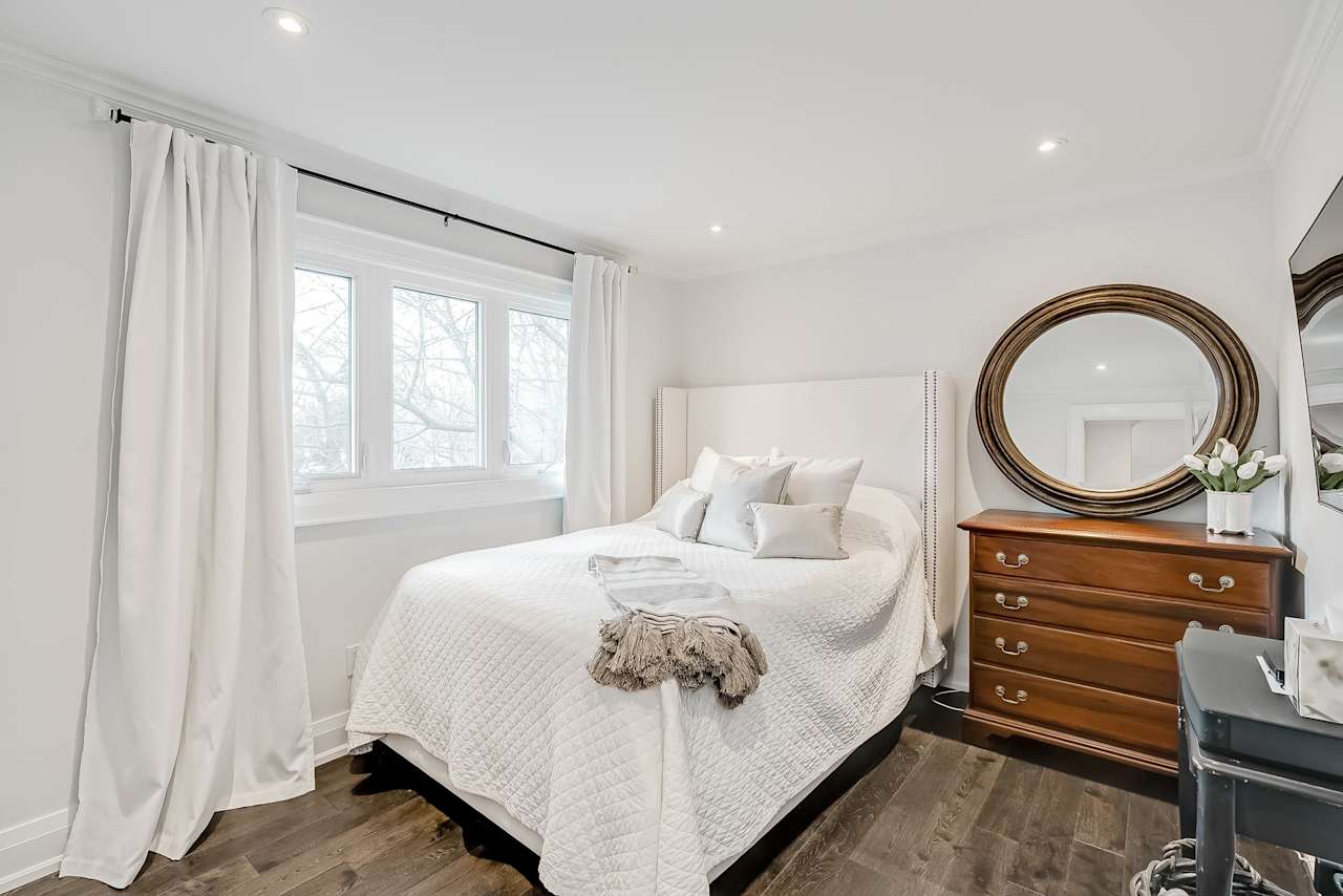 437 Claremont Crescent Oakville, ON L6J 6J9 Goodale Miller Team