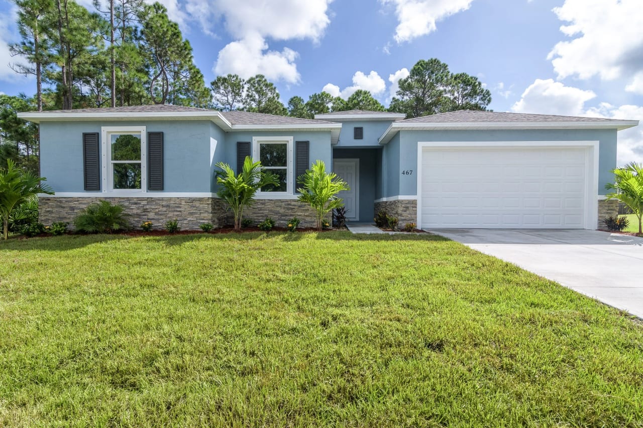 Front house view in Palm Bay FL by Siliva Mozer