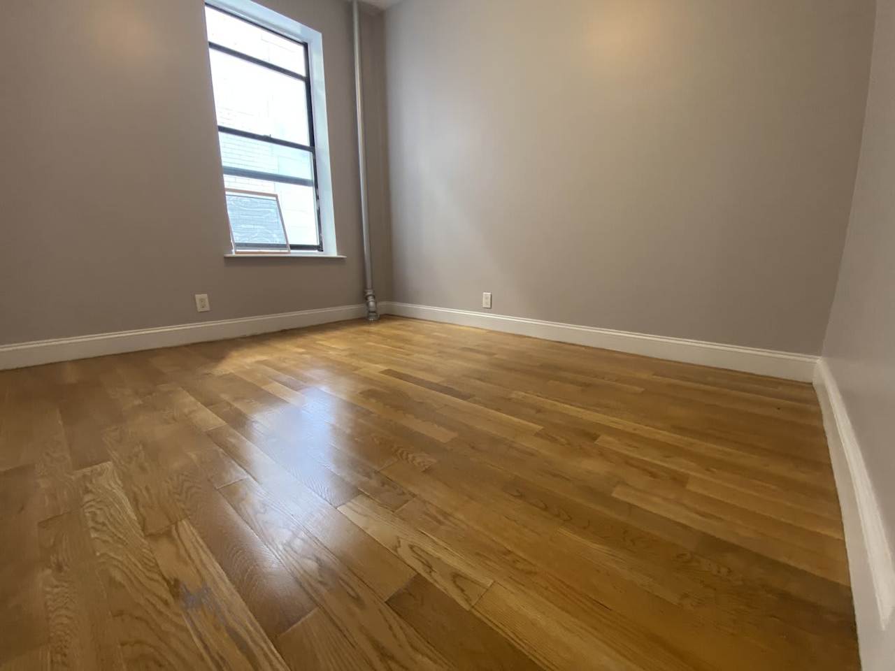 STREET Nicholas AVENUE