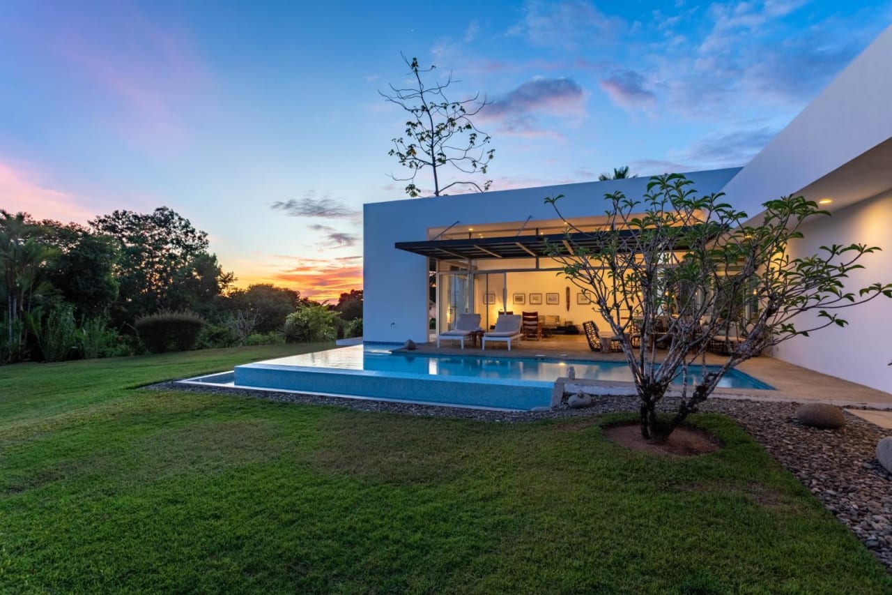 Mariposa , Luxury Modern Home With Guest House