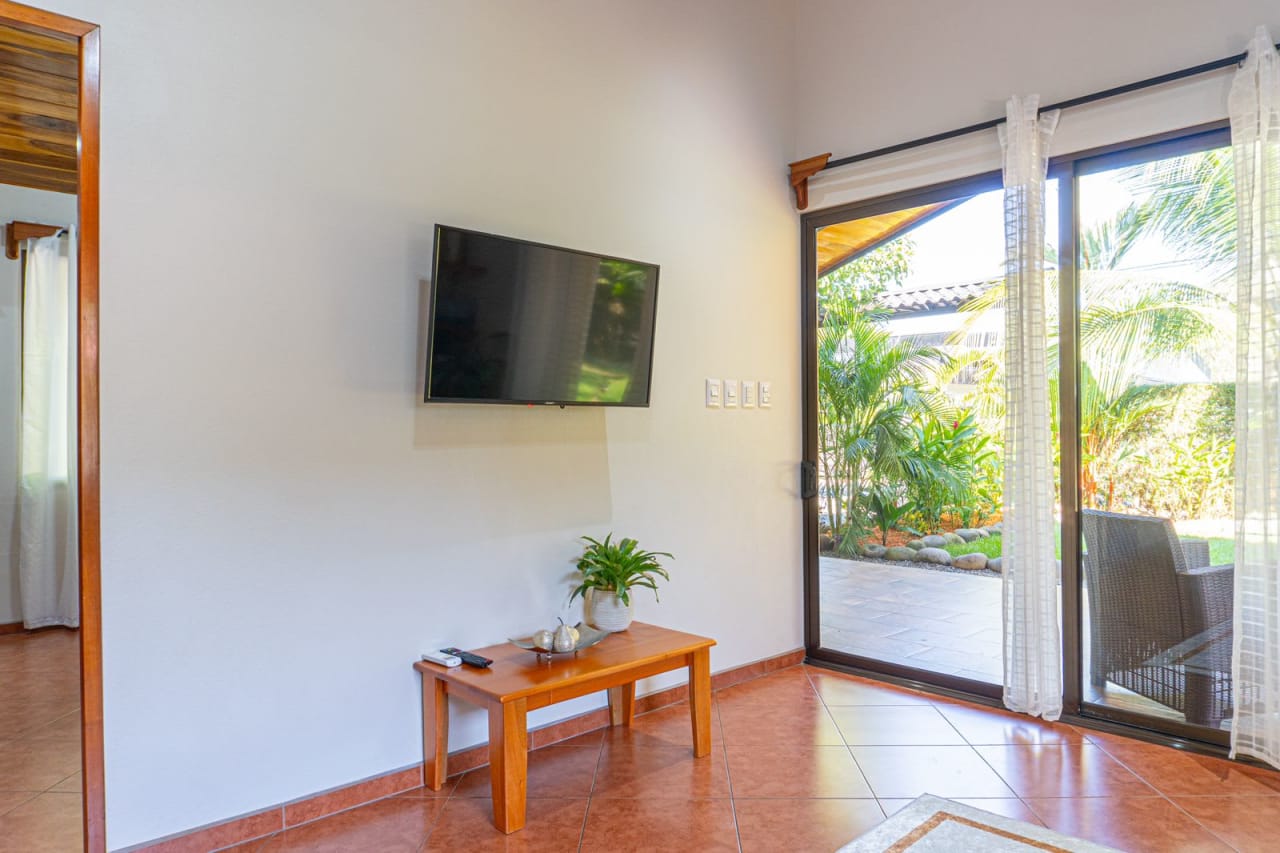 Cozy 2 Bed Room Casita in Uvita.  Walk to the Beach!