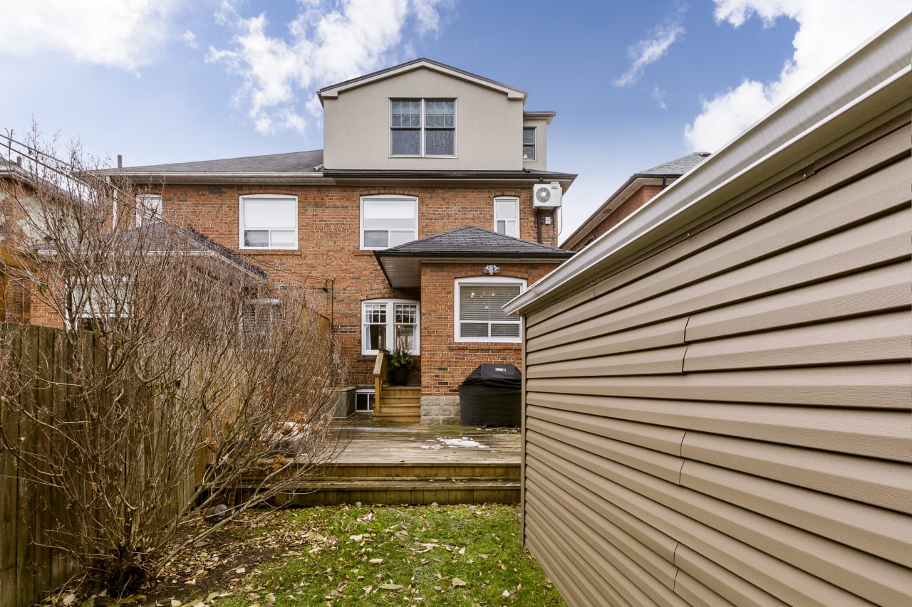 238 Fairlawn Avenue Toronto, ON M5M 1T1 Andy Taylor