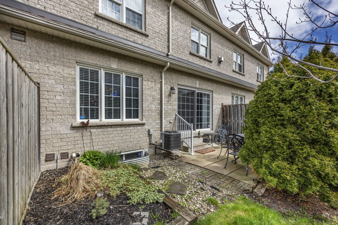 372 Terry Carter Cres Newmarket