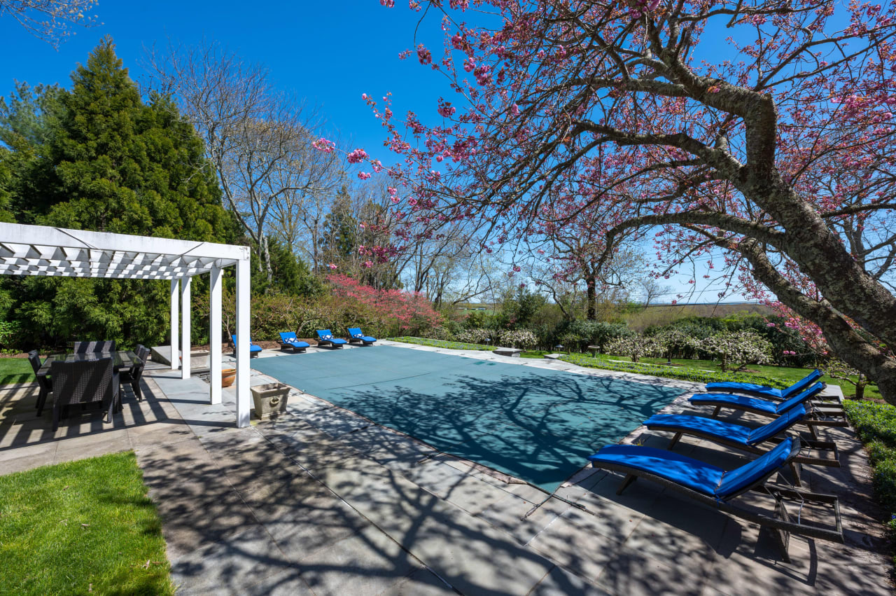 142 Lopers Path, Water Mill