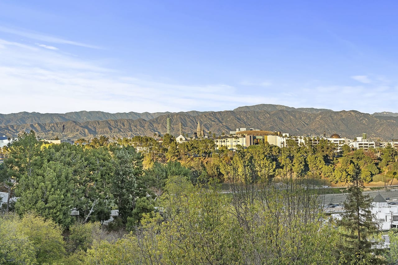 Hollywood Hills Skyline Estate 