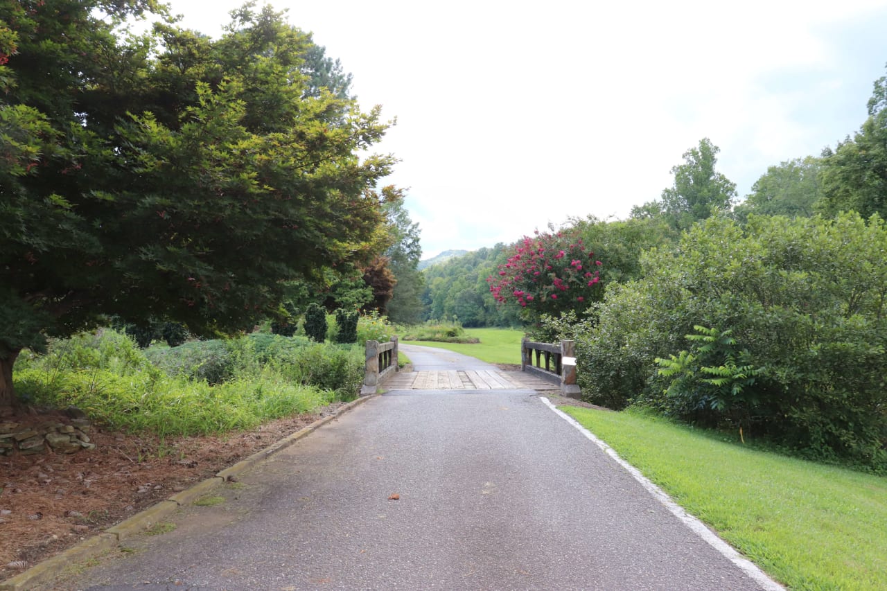 Community Guide Baker Realty of Lenoir, Inc.