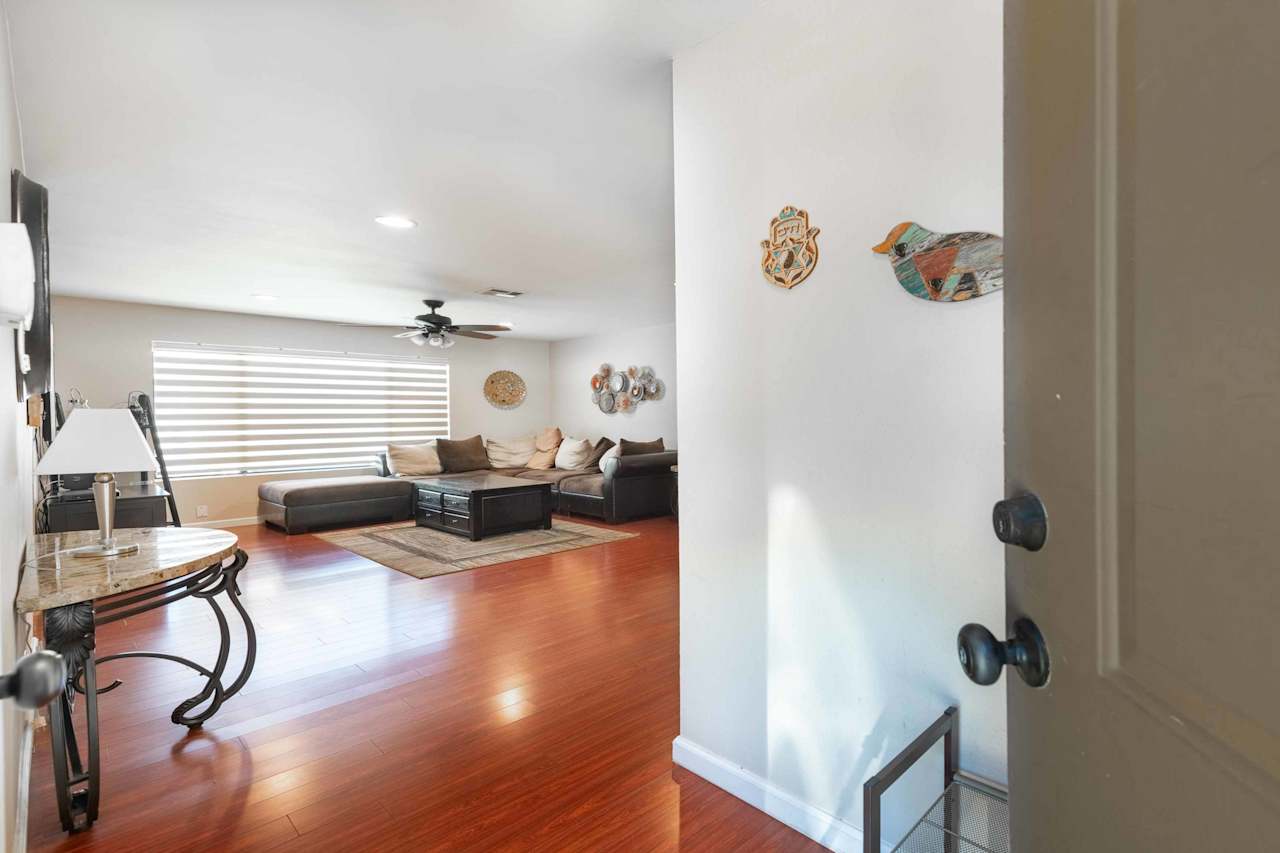 6700 Aqueduct Ave Midvale Estates l Van Nuys