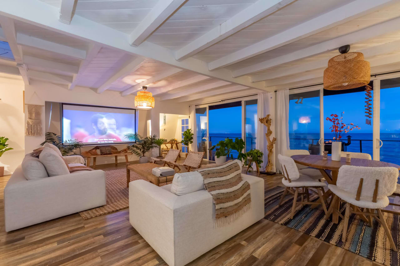 MALIBU BEACH HOUSE 50