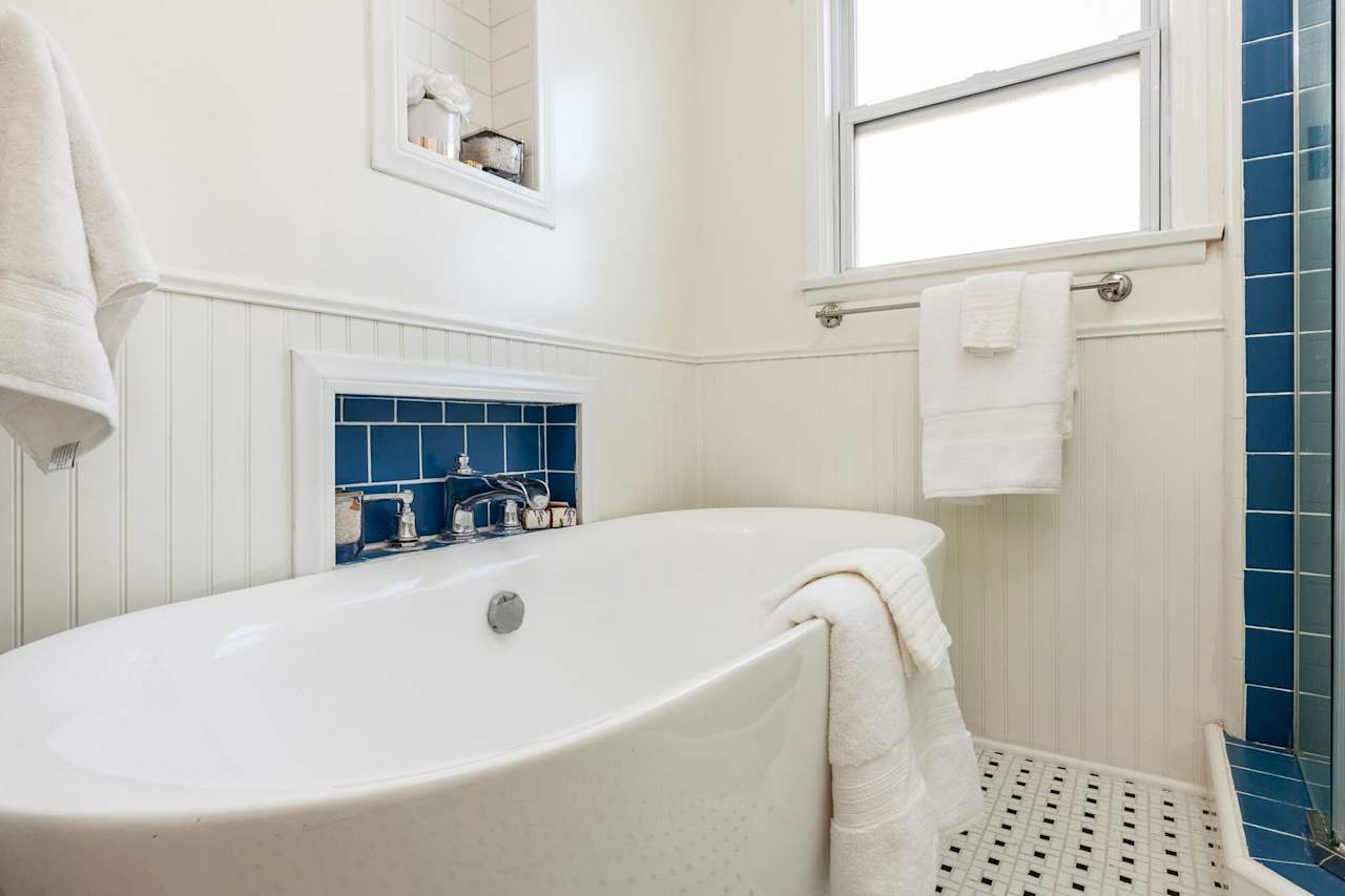 3430 MONTROSE Avenue