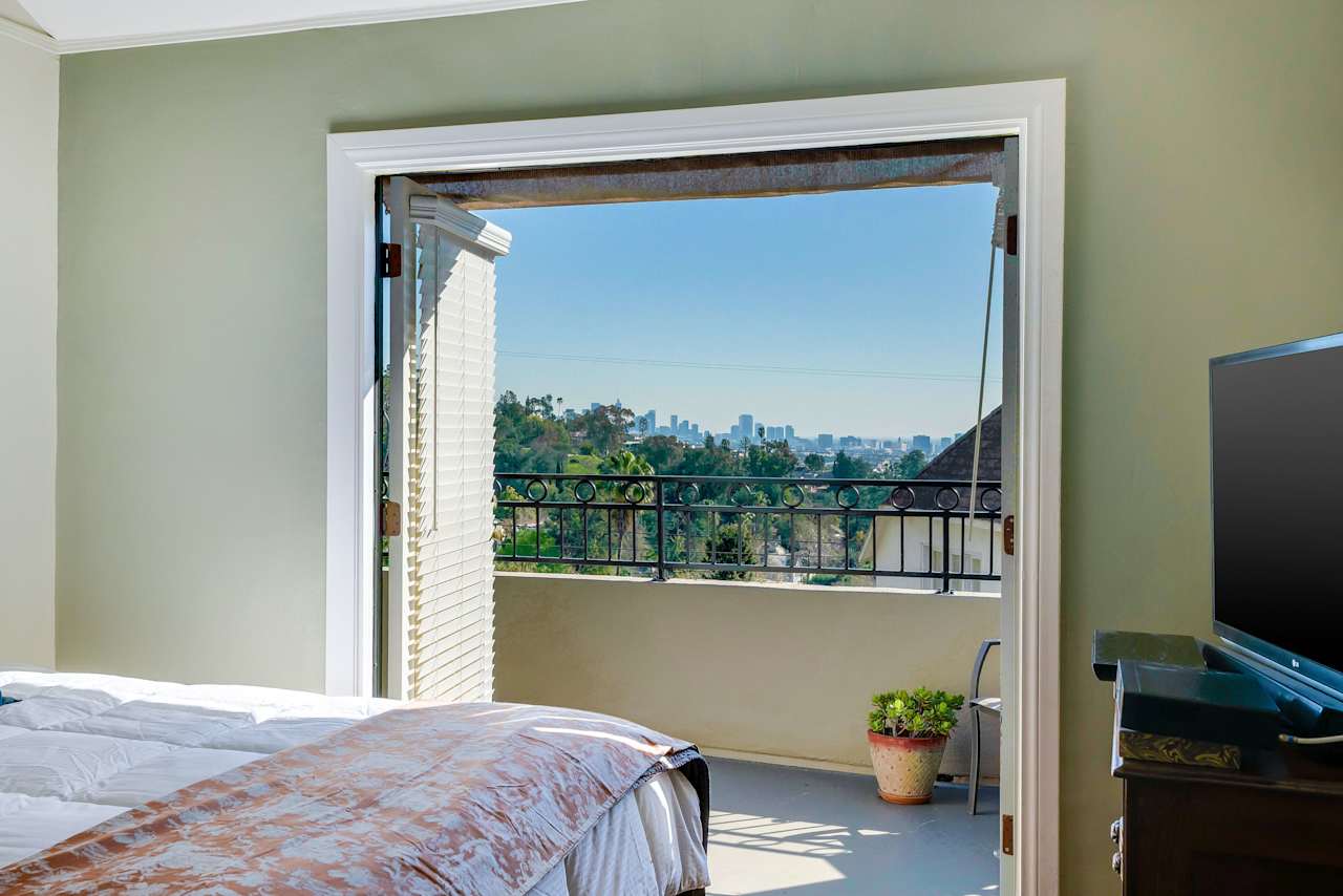 Hollywood Hills Pied de Terre Another Off Market Sale