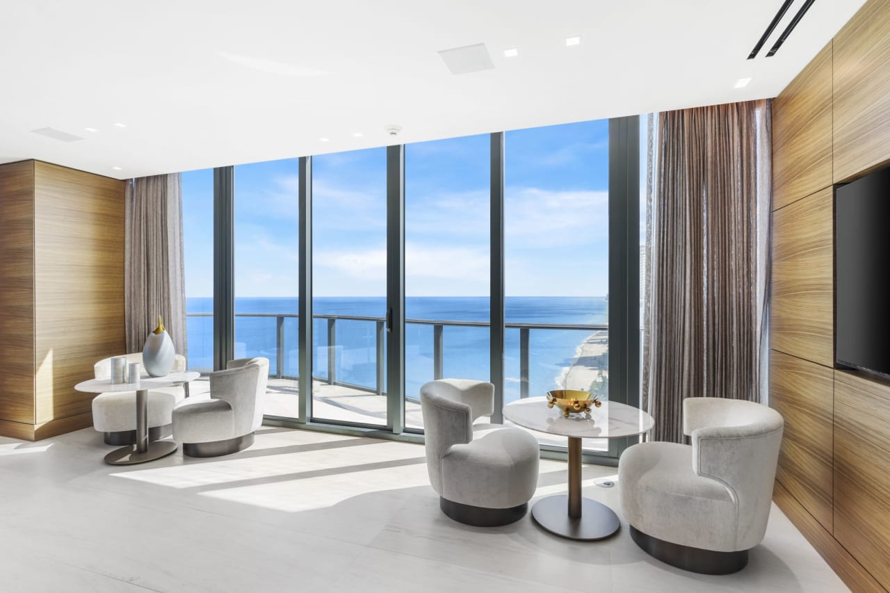 Regalia Sunny Isles PH 43