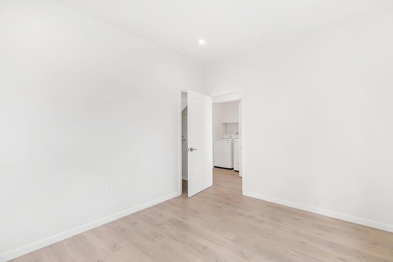 122 1/2 North Park View Street