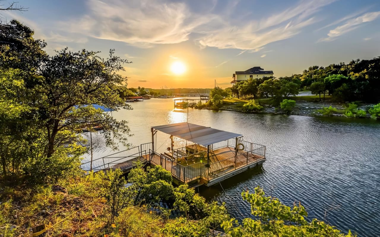 The Ultimate Guide to Flipping Houses in Lake Travis, TX