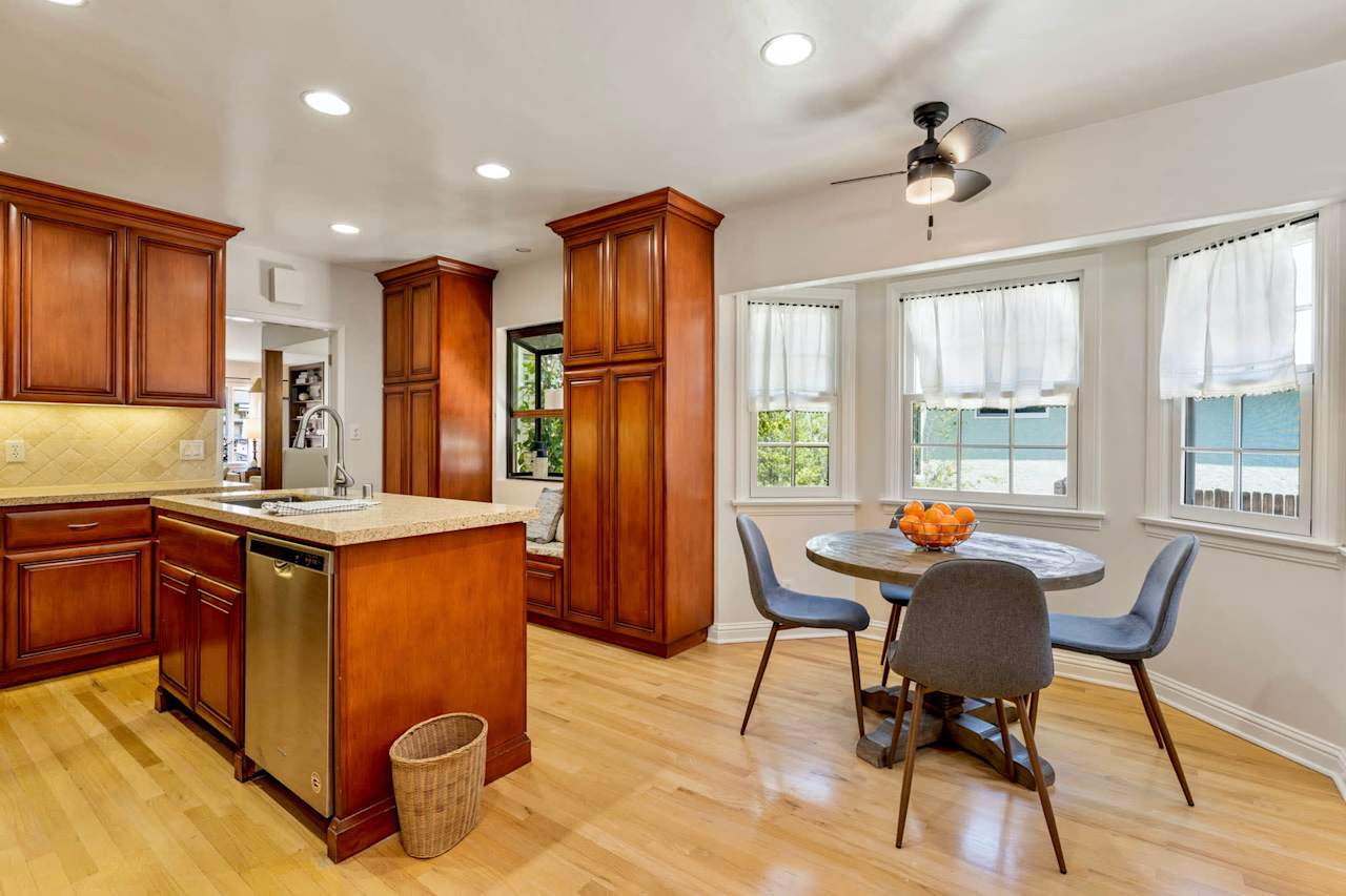 2382 Loma Vista Street