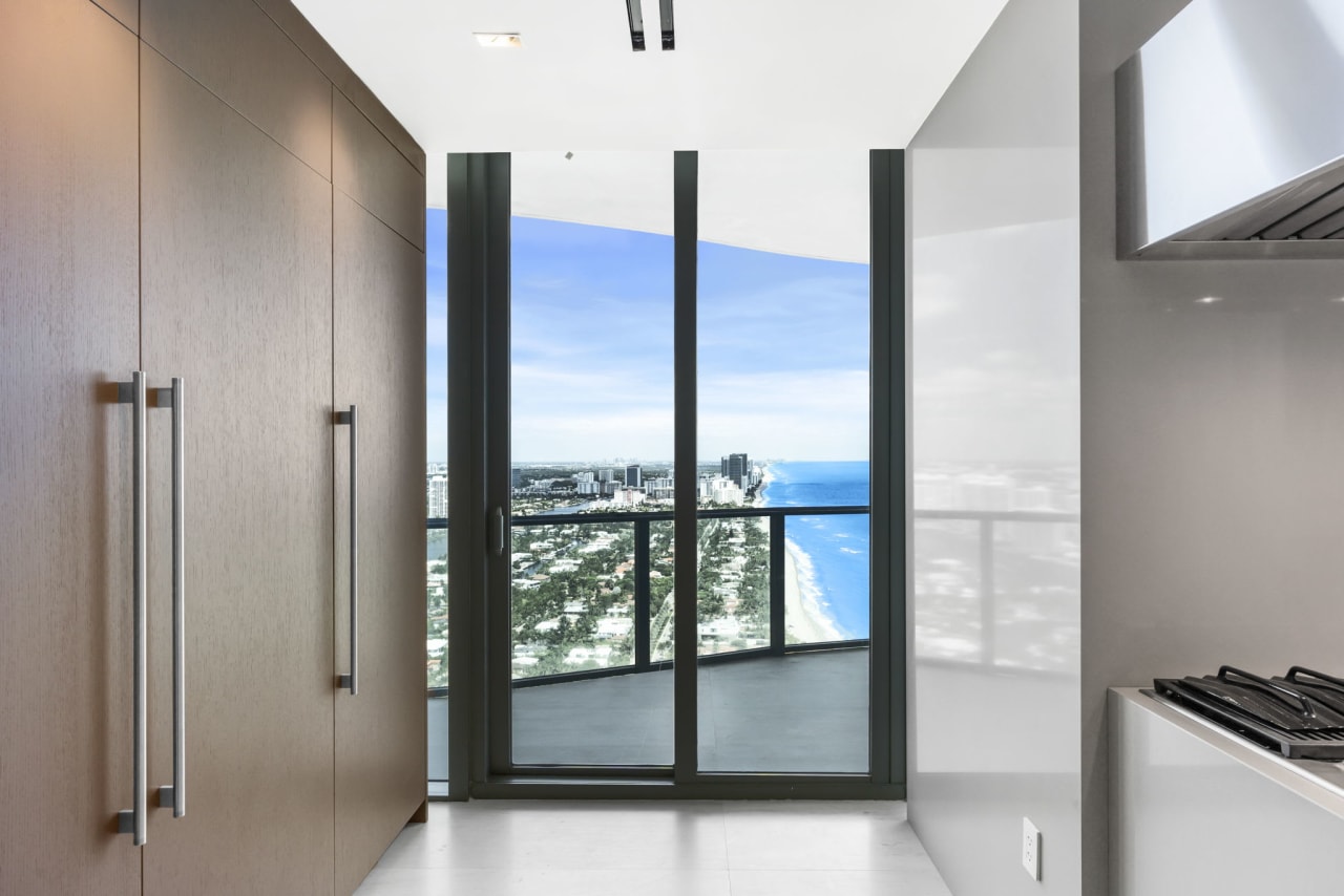 Regalia Sunny Isles PH 43