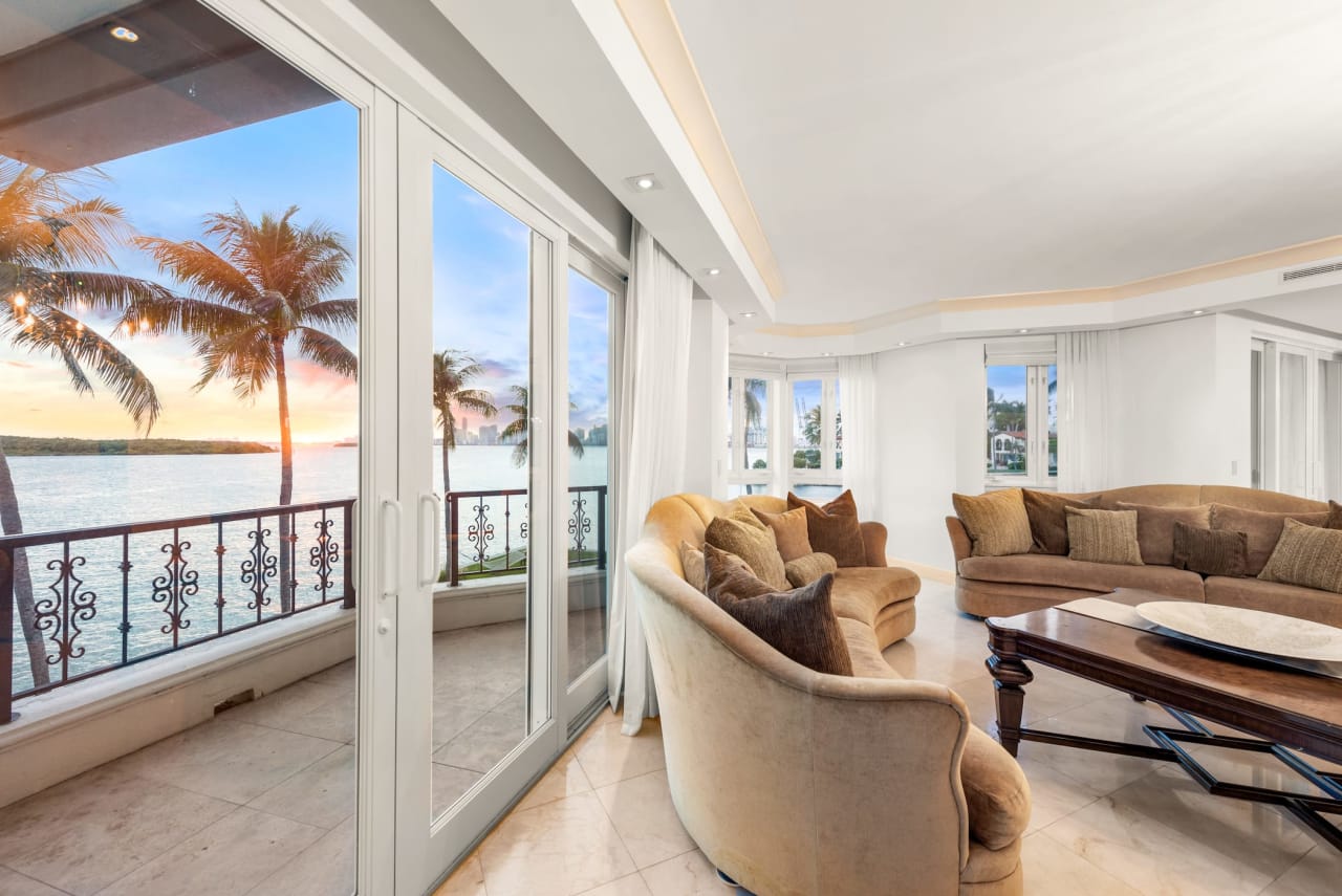 2426 FISHER ISLAND DR