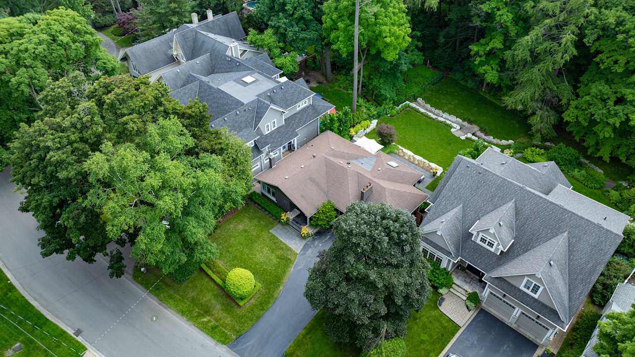 54 Holyrood Avenue Oakville, ON L6K 2V3 Goodale Miller Team