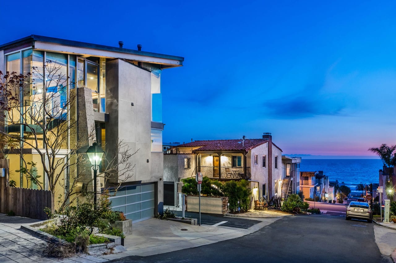 Manhattan Beach Sand Section Home That’s Bold By Nature