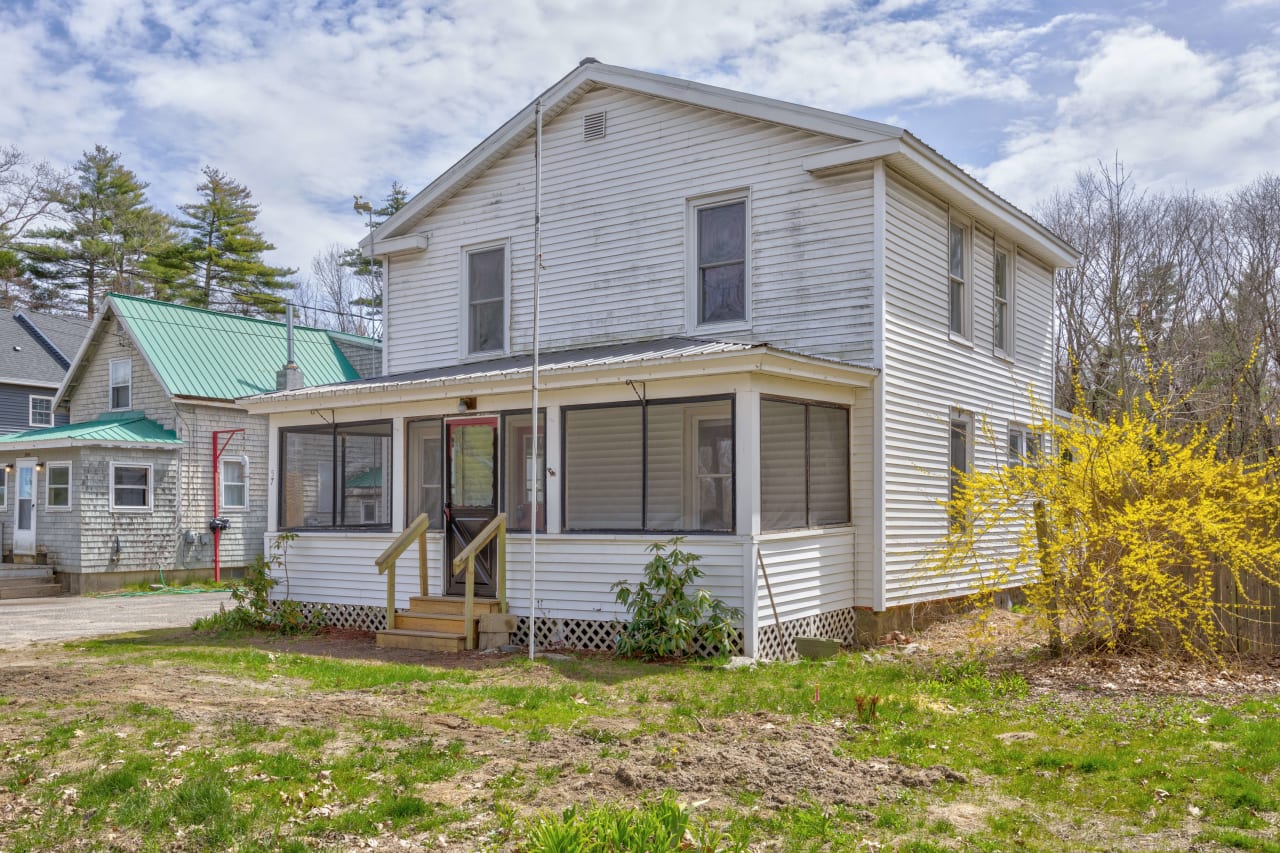 Home For Sale in Standish, Maine 57 Chadbourne Road Tomazin Goff