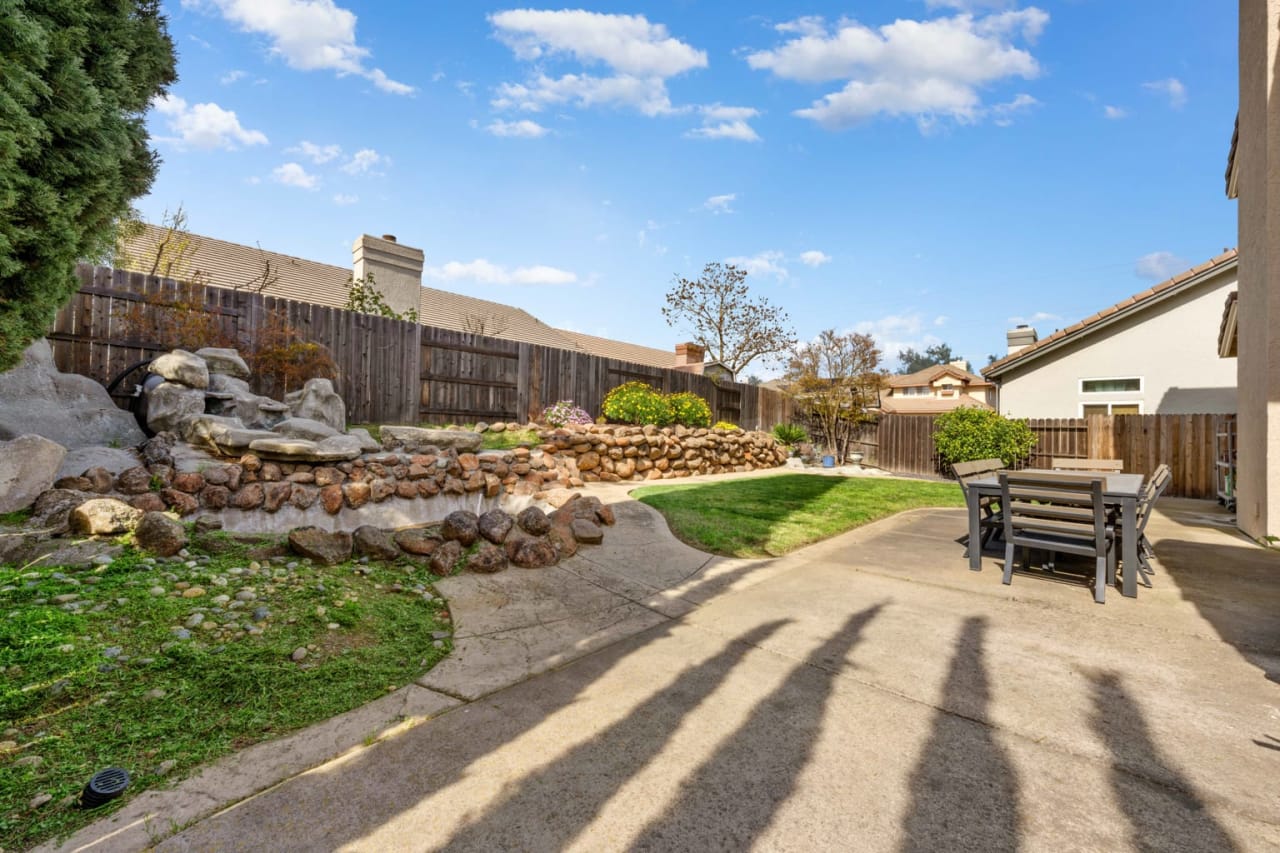 Jenny Rosas Kinship Real Estate