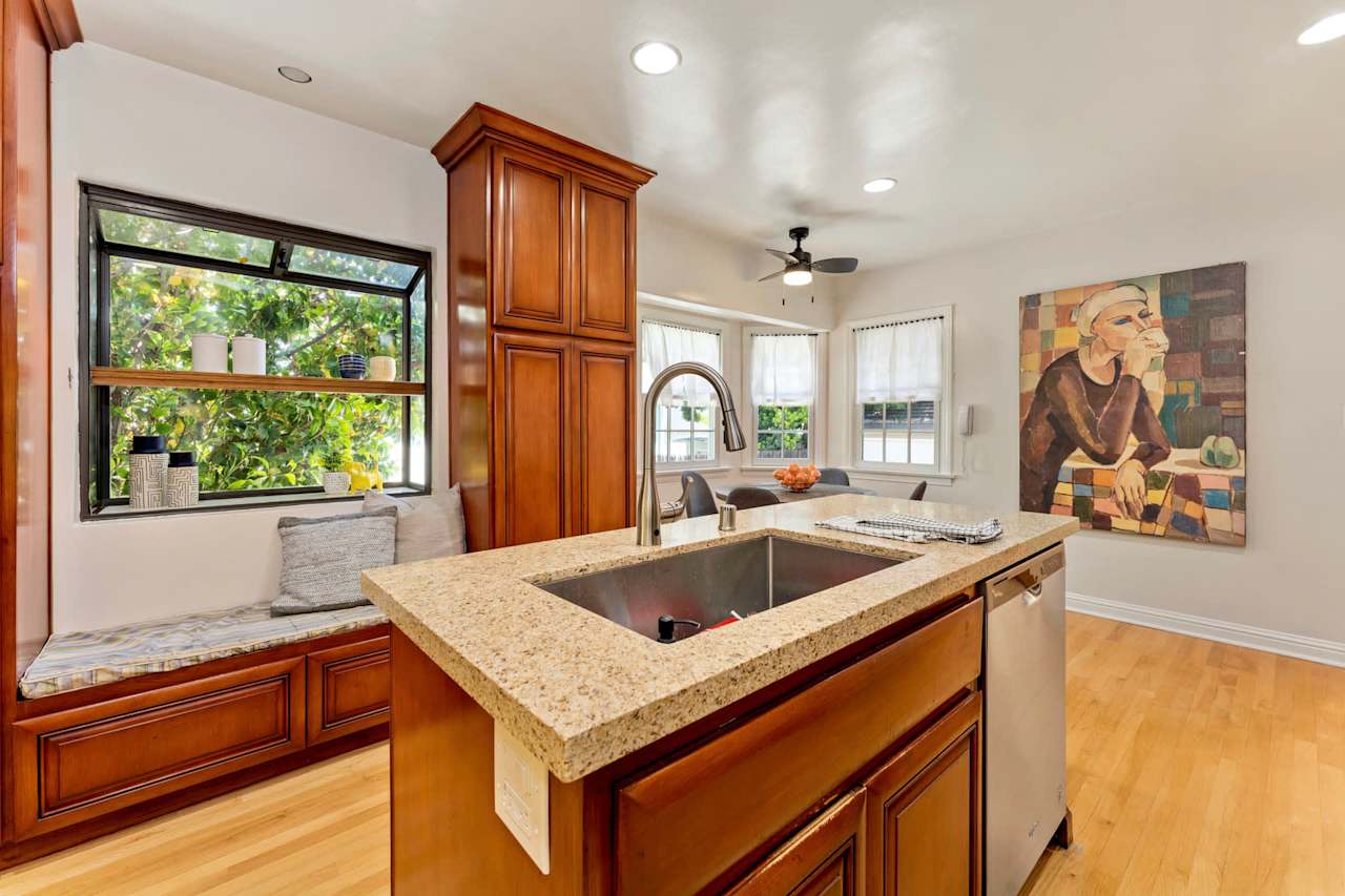 2382 Loma Vista Street