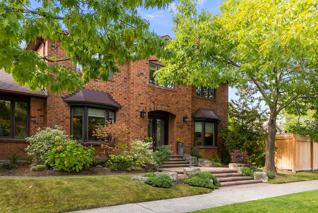 SE Oakville 4+1 Bedroom Family Home 575 Blenheim Cres