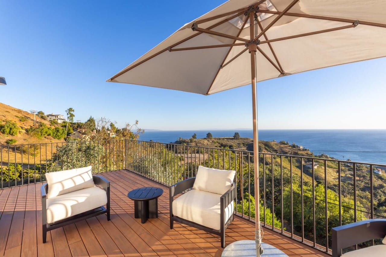 Entire Malibu Estate, 2 Hot tubs, Guest house