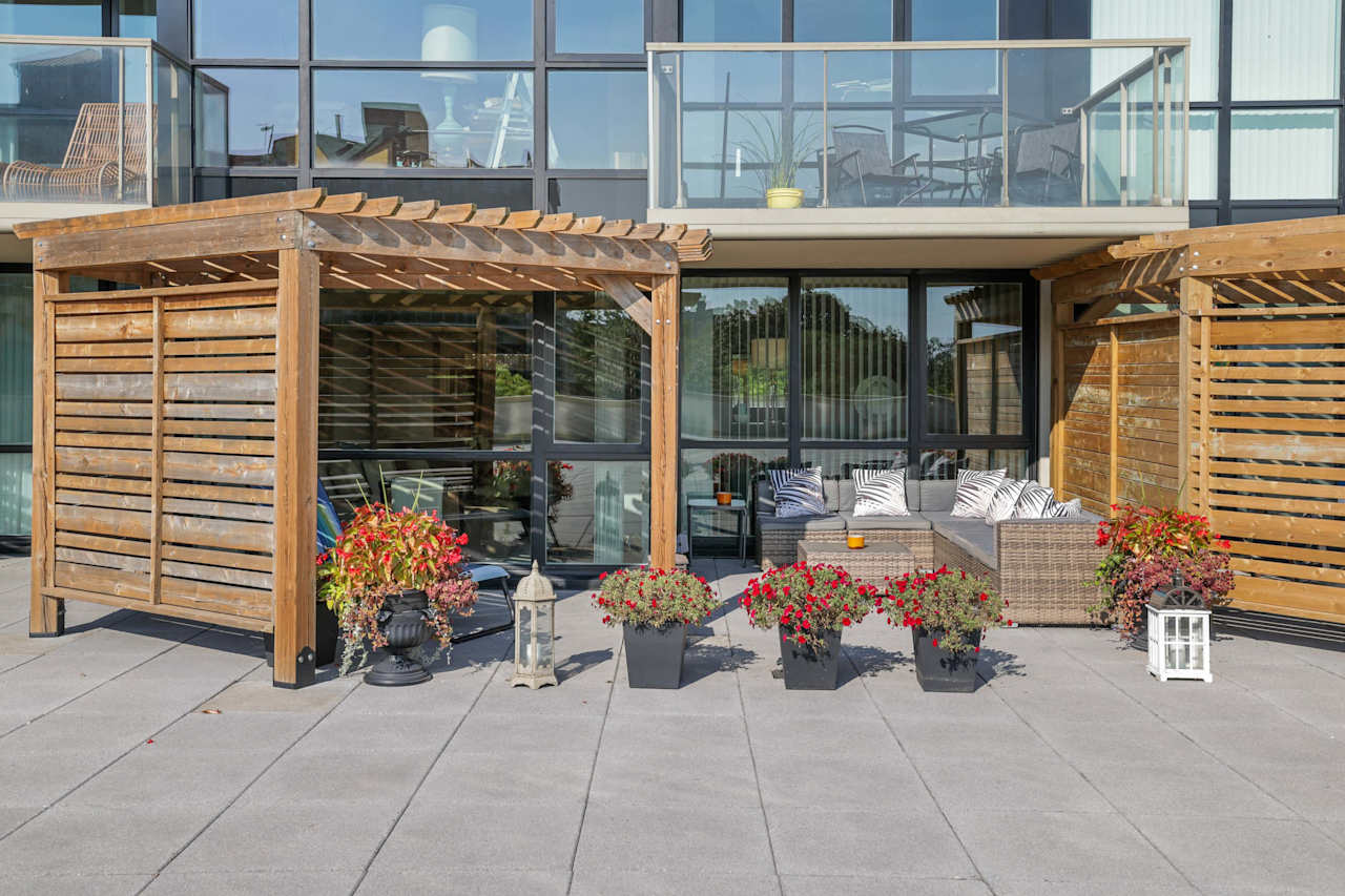 Fully Renovated Condo For Lease in Downtown Burlington Kate