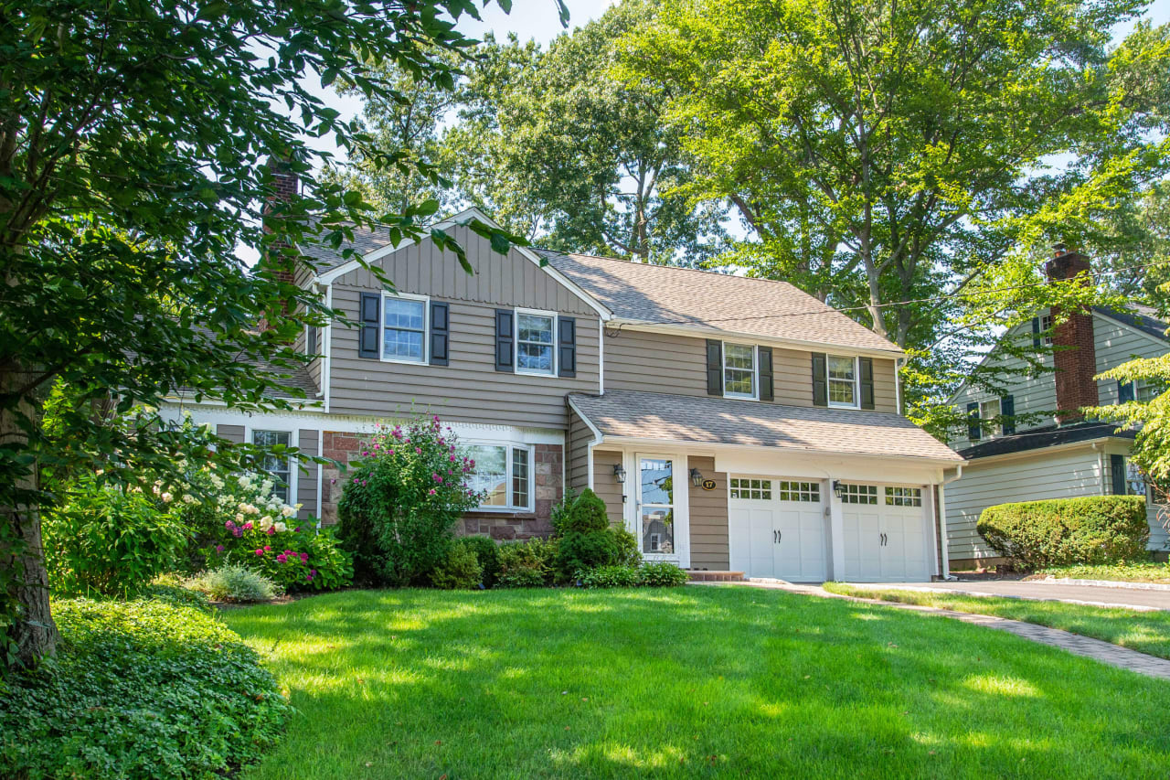 17 Beechwood Road, Ho-Ho-Kus, NJ