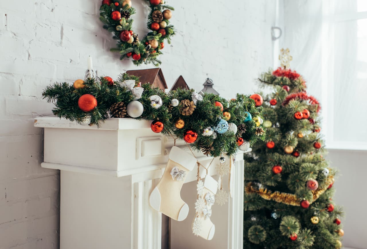 Tips and Tricks for Decorating Your Mantel for the Holidays