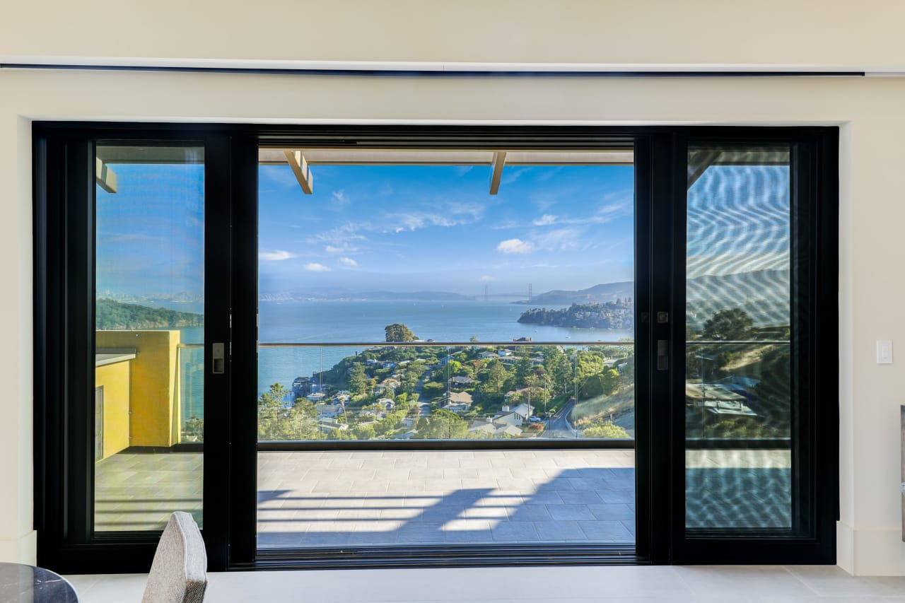 State of the Art Contemporary Retreat with World Class Views