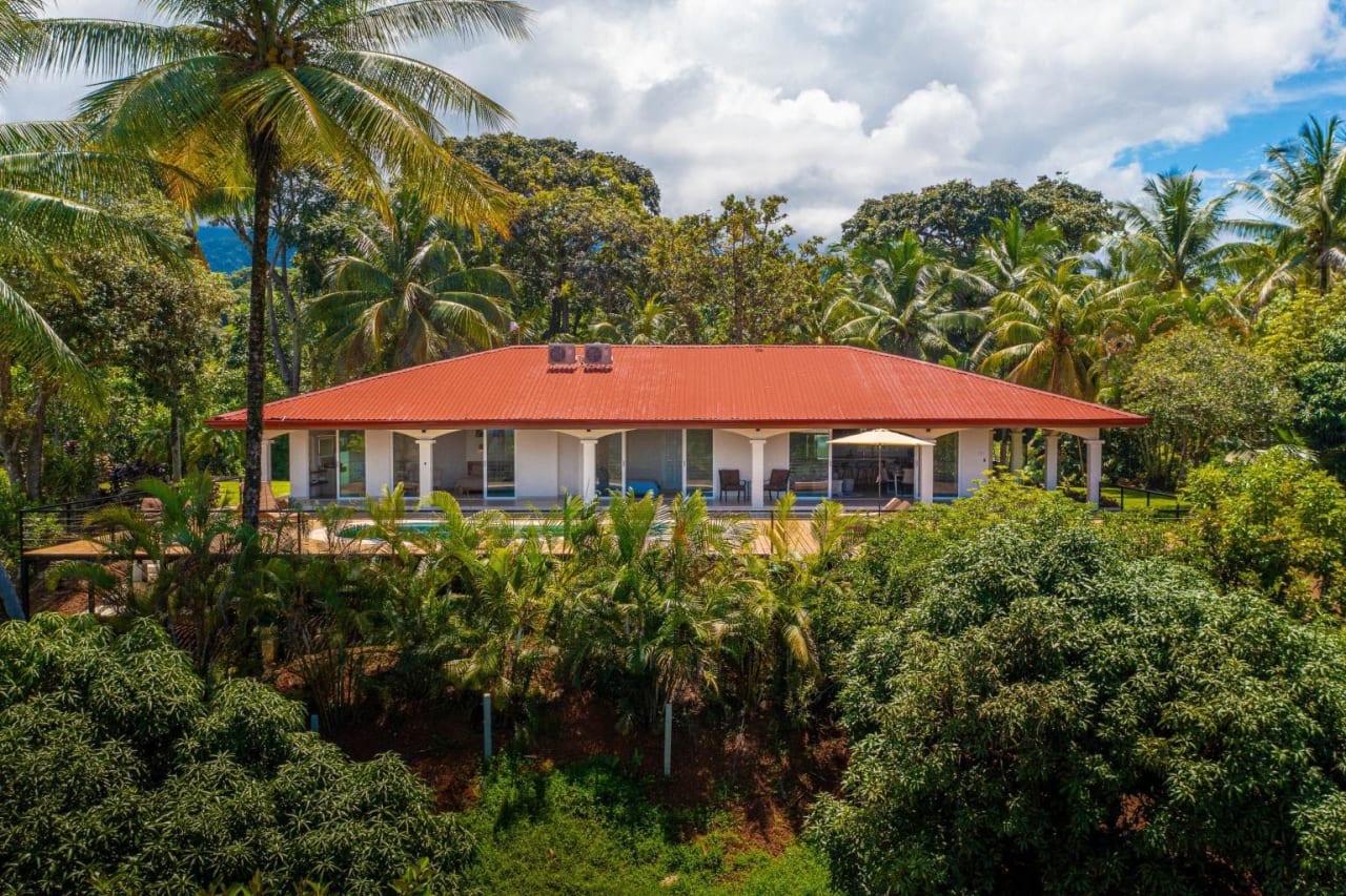 Casa Blanca: Luxury Oceanview 4 Bedroom Uvita Home