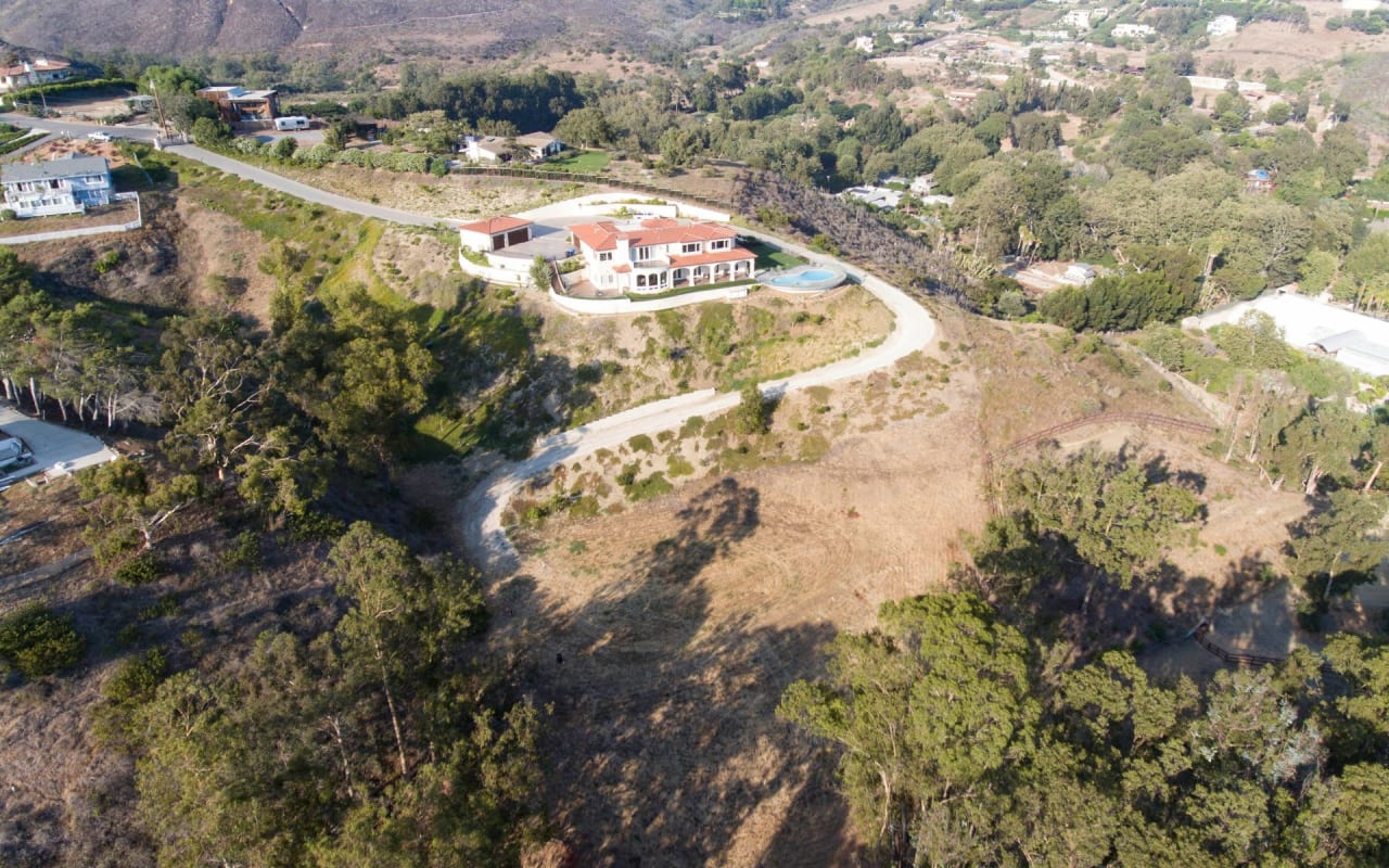 5795 CALPINE DR Real Estate Listing Bill & Daniel Moss