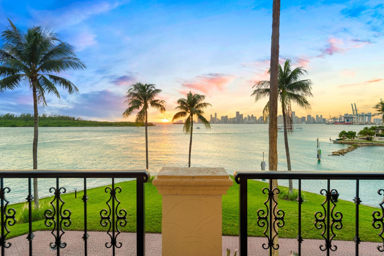 2426 FISHER ISLAND DR