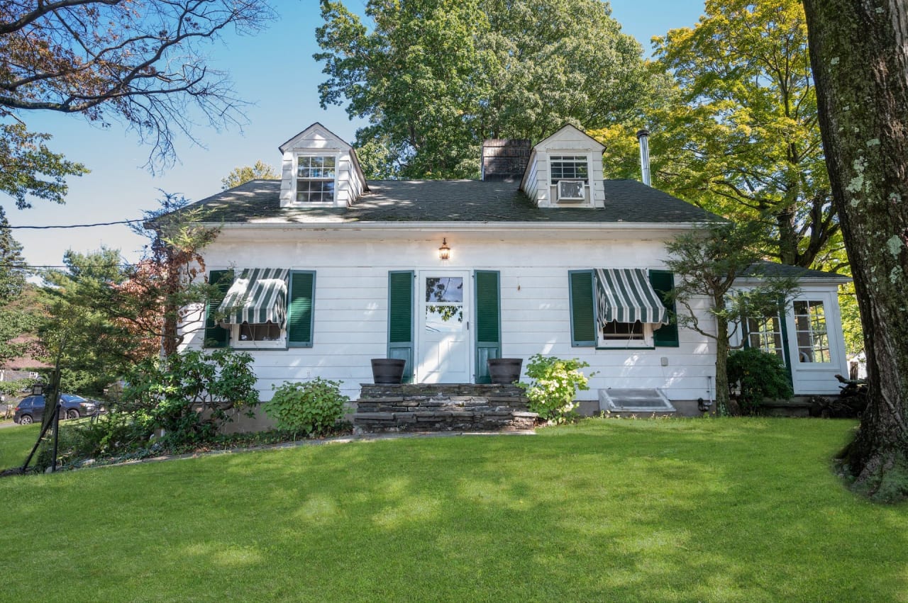 192 Runnymede Rd West Caldwell, NJ 07006 5 Beds, 2 Baths