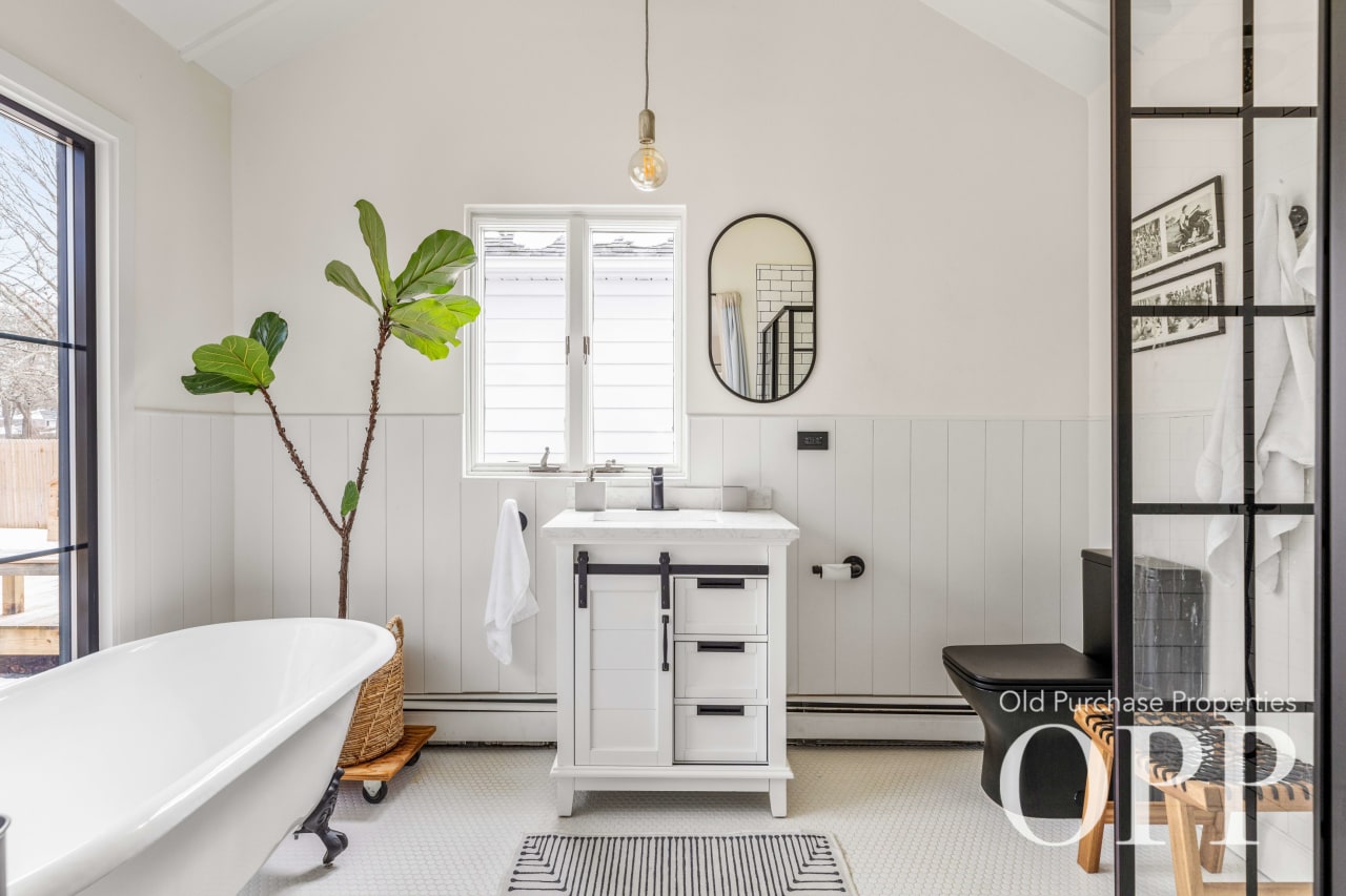 BELLPORT VILLAGE SUMMER RENTAL