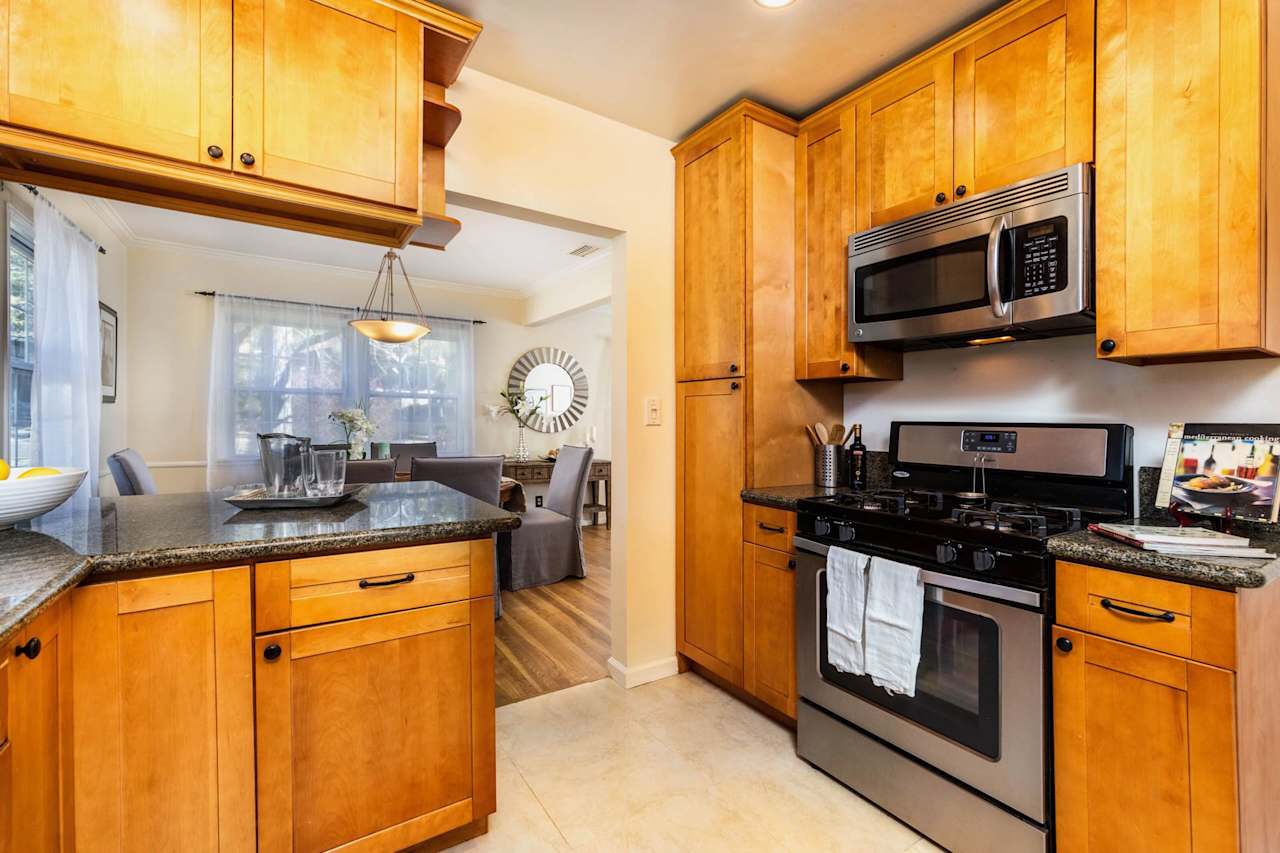 3430 MONTROSE Avenue