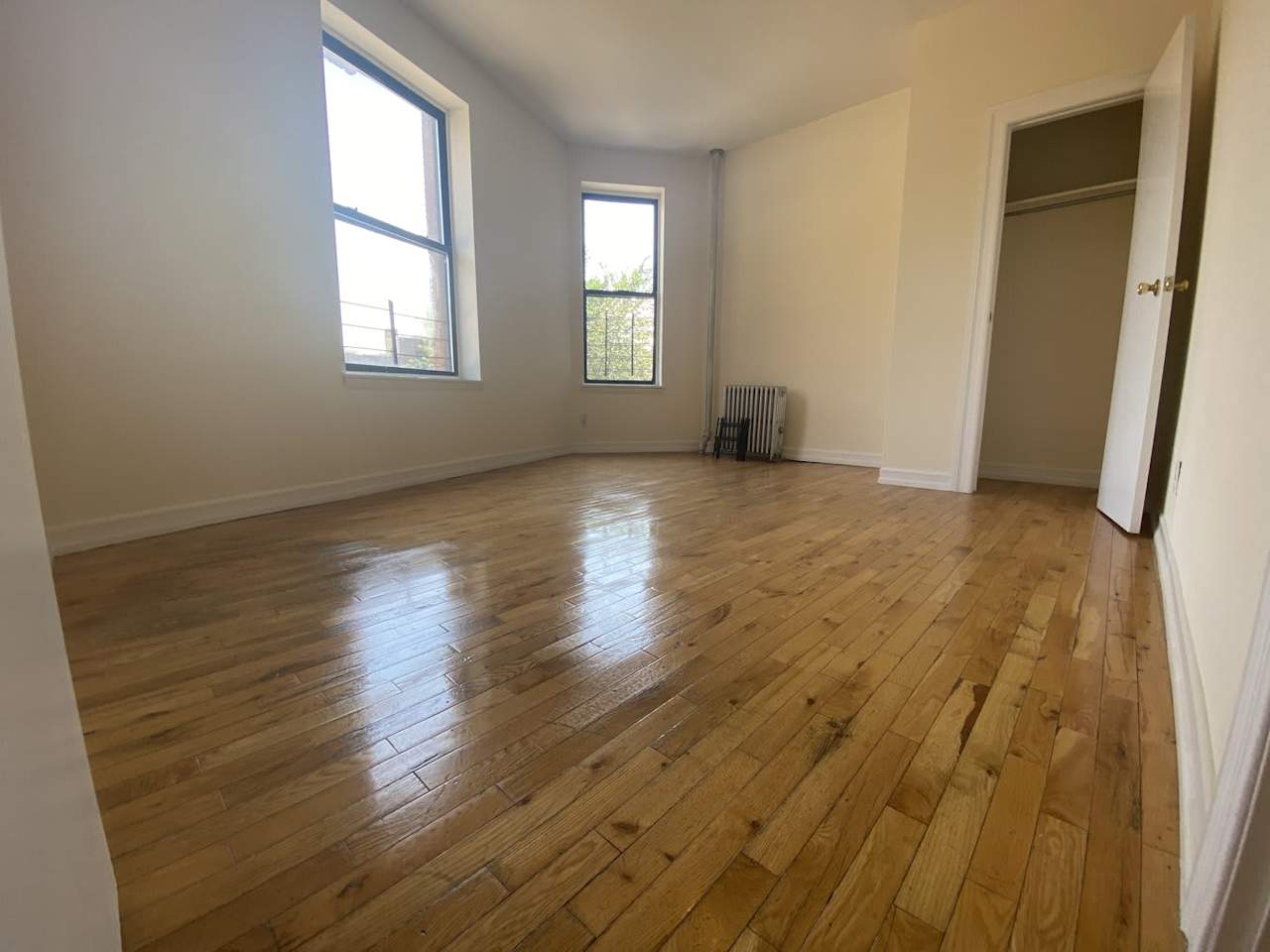 STREET Nicholas AVENUE