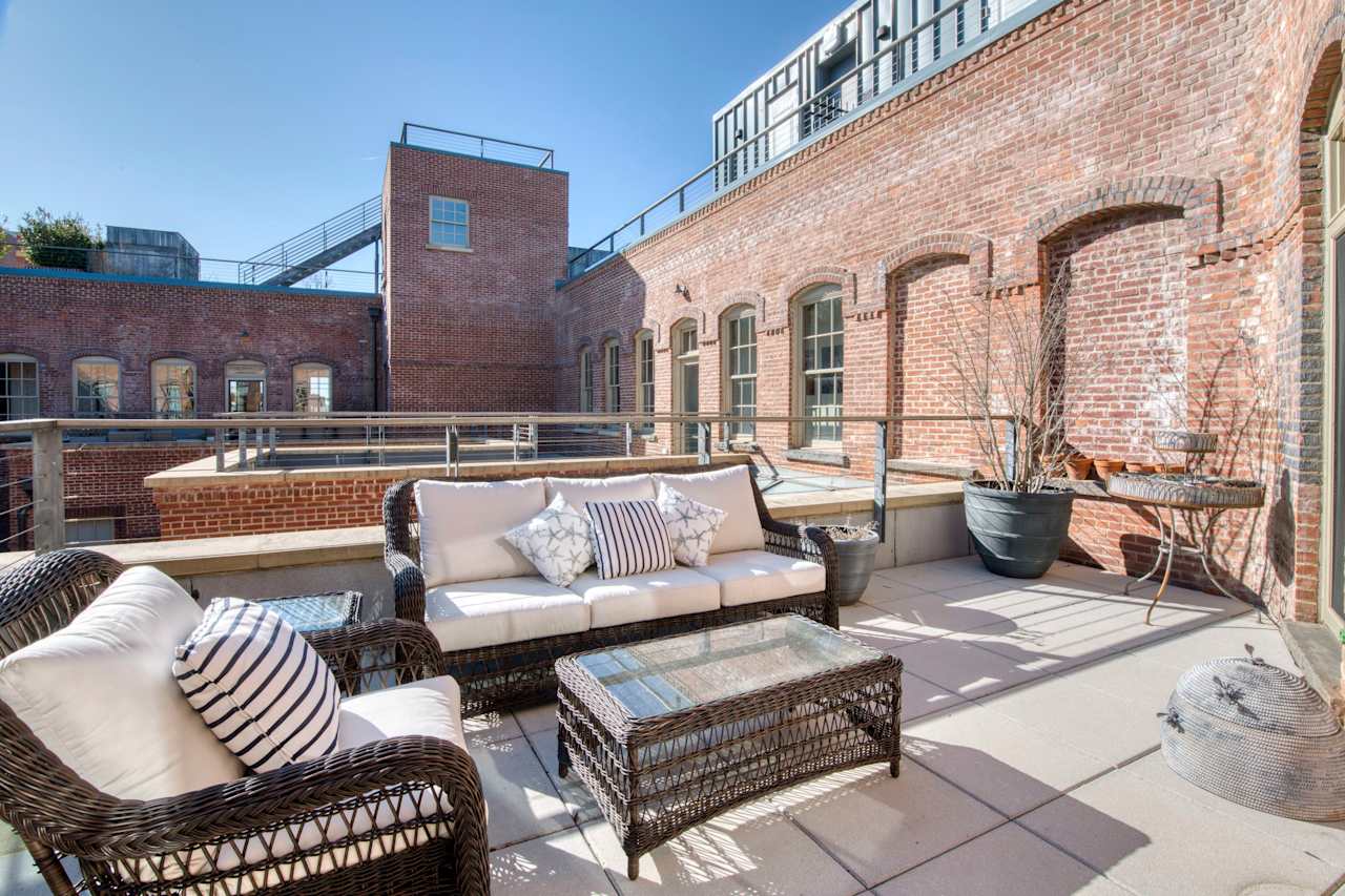 A Watchcase Flagship Penthouse With Unmatched Water Views CeeJackTeam