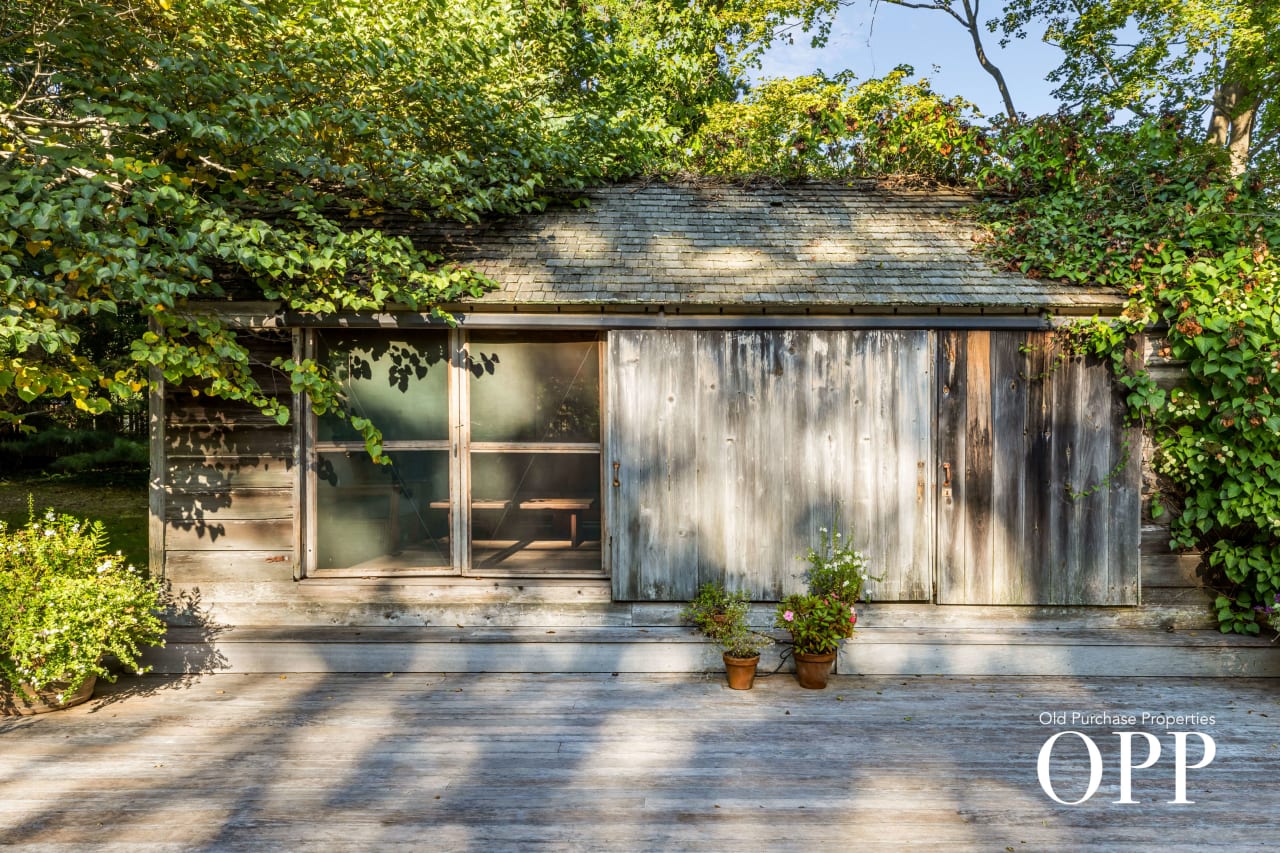 AN EXQUISITE CARRIAGE HOUSE