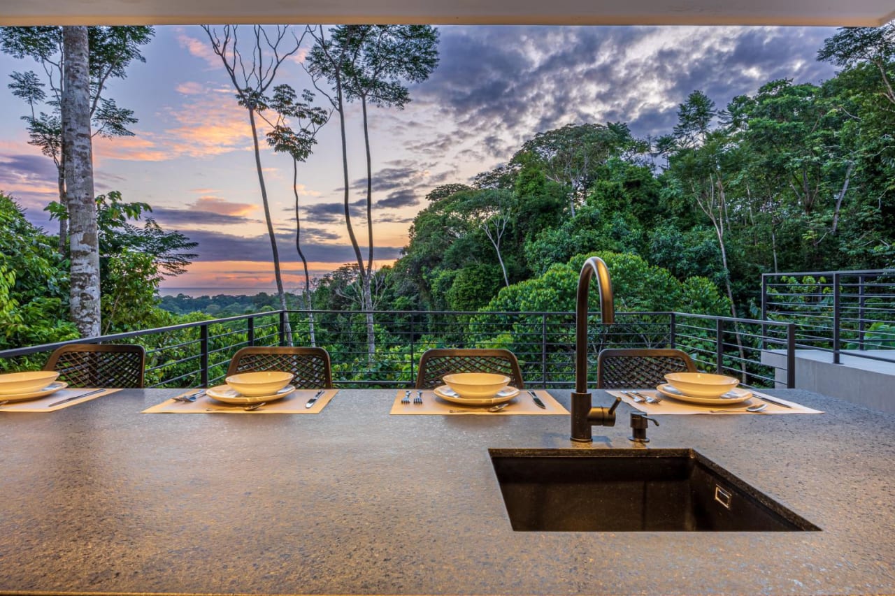 Outstanding Uvita Gem, Hidden in the Canopy with Ocean and Mountain Views