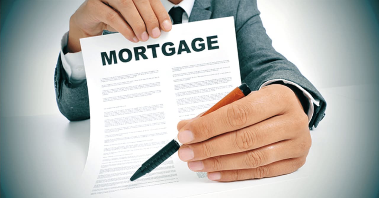 Pros and Cons of Getting a Mortgage From a Bank, Broker, or Online Lender