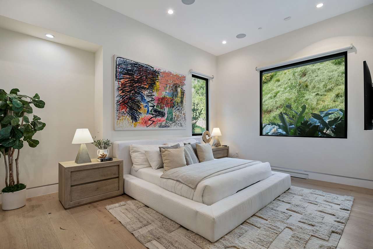 2145 NICHOLS CANYON RD Solomon Property Group Los Angeles Real Estate Agents